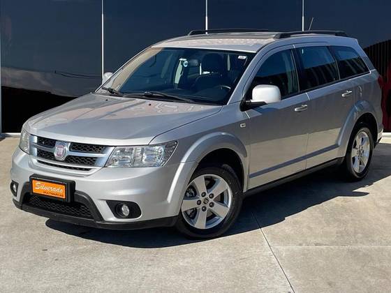FIAT FREEMONT 2.4 EMOTION 16V GASOLINA 4P AUTOMÁTICO FIAT FREEMONT 2.4 EMOTION 16V GASOLINA 4P AUTOMÁTICO